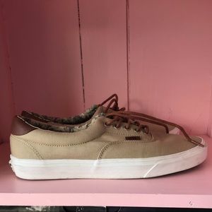 Vans classic brown/tan laced shoes